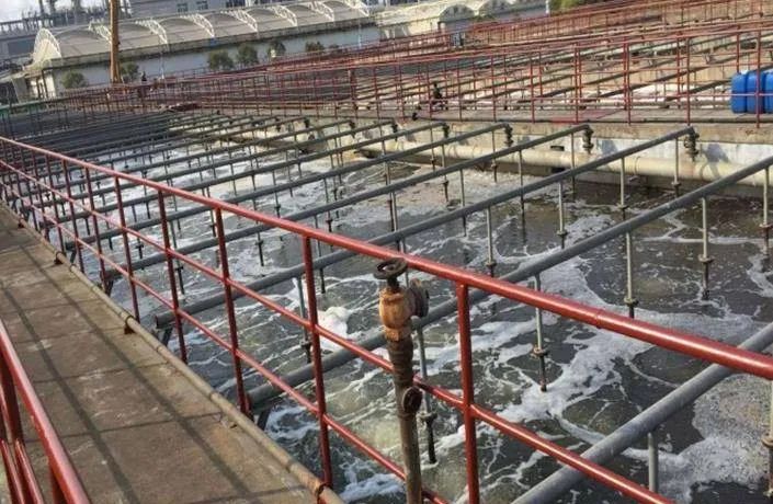 化工廠污水、污泥“臭氣熏天”遭投訴，該如何解決？